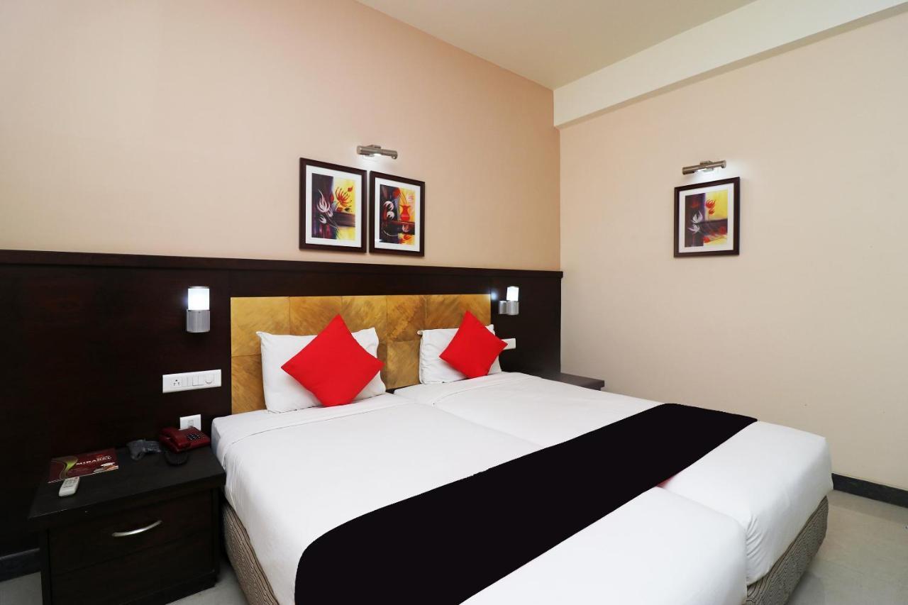 Capital O 40848 Hotel Mirabel Kupand Экстерьер фото