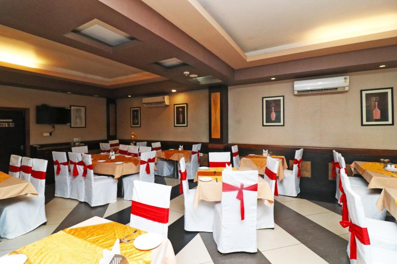 Capital O 40848 Hotel Mirabel Kupand Экстерьер фото