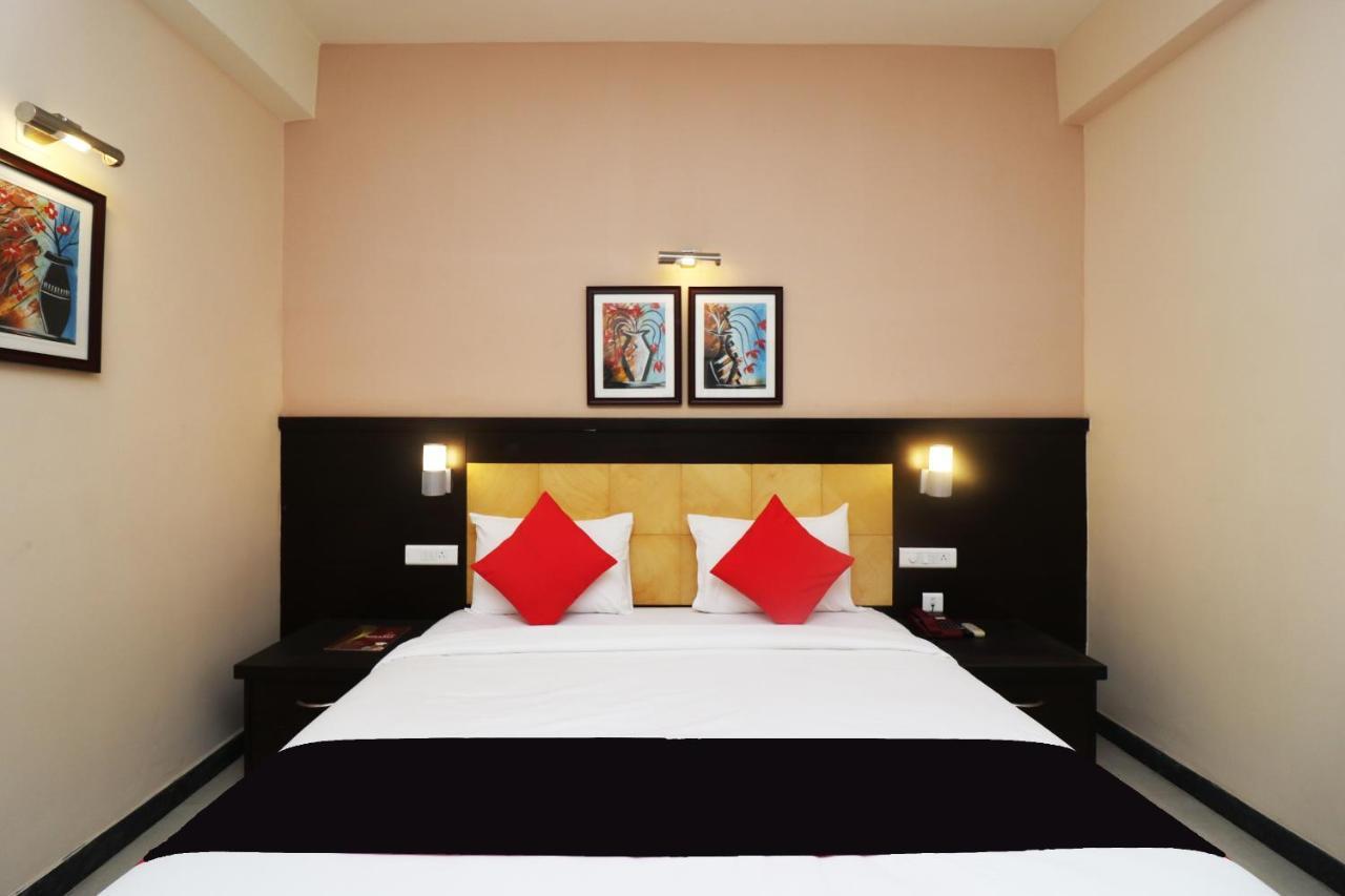 Capital O 40848 Hotel Mirabel Kupand Экстерьер фото