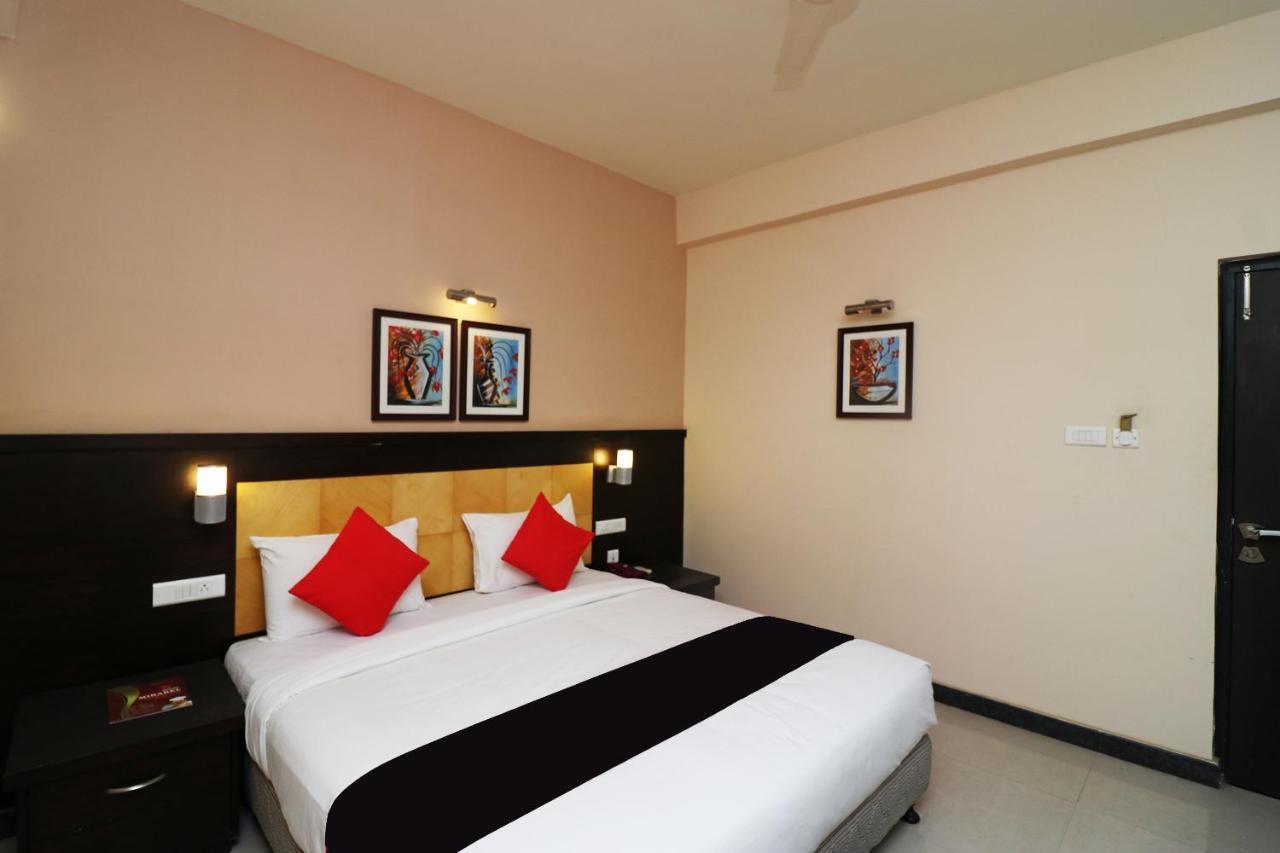 Capital O 40848 Hotel Mirabel Kupand Экстерьер фото