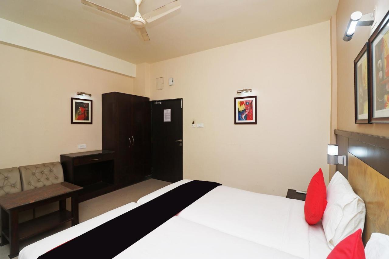 Capital O 40848 Hotel Mirabel Kupand Экстерьер фото