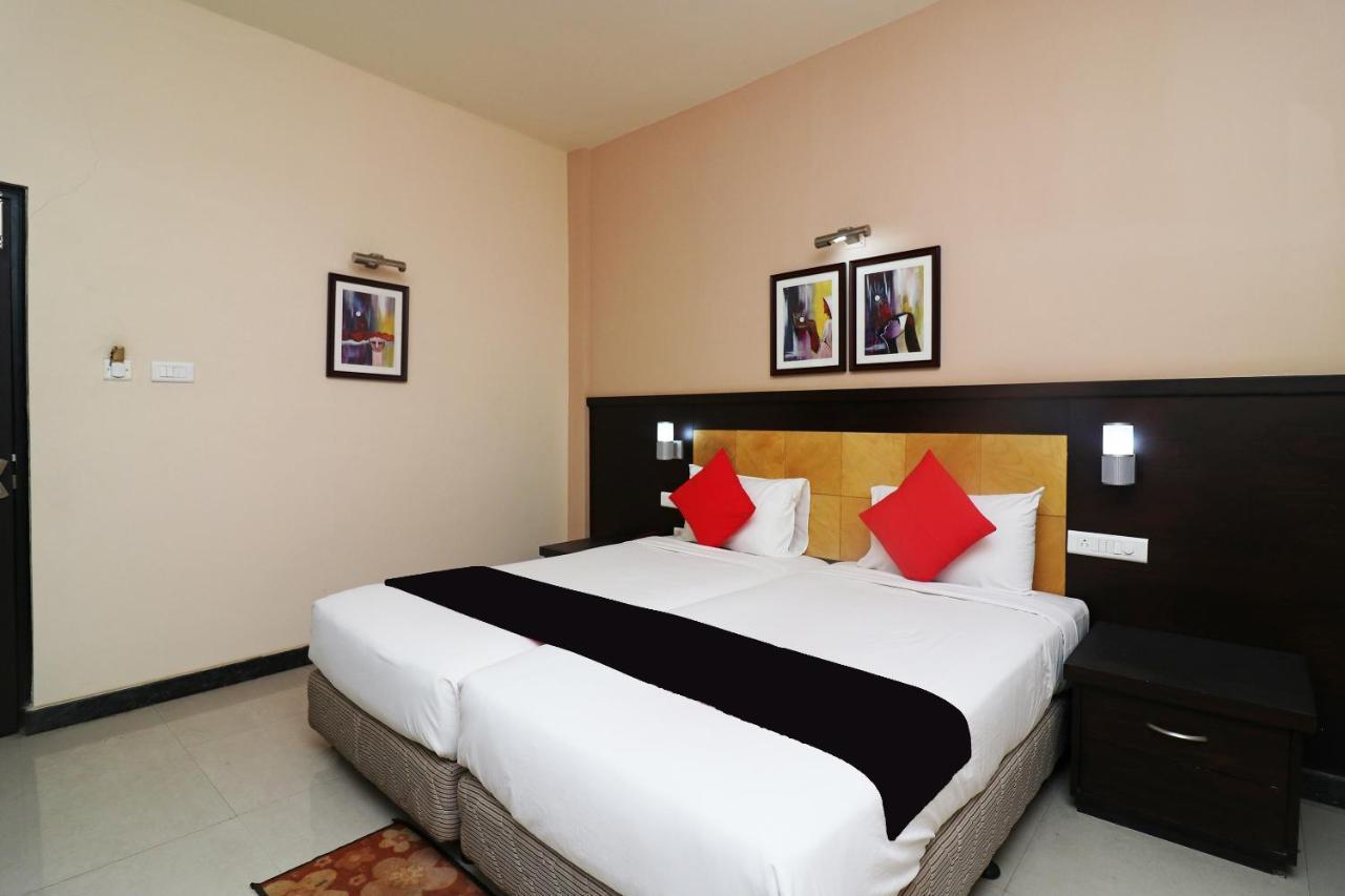 Capital O 40848 Hotel Mirabel Kupand Экстерьер фото