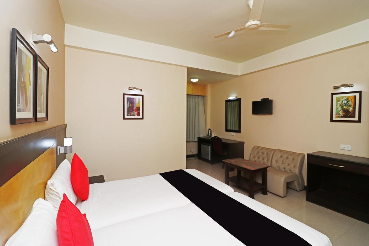 Capital O 40848 Hotel Mirabel Kupand Экстерьер фото