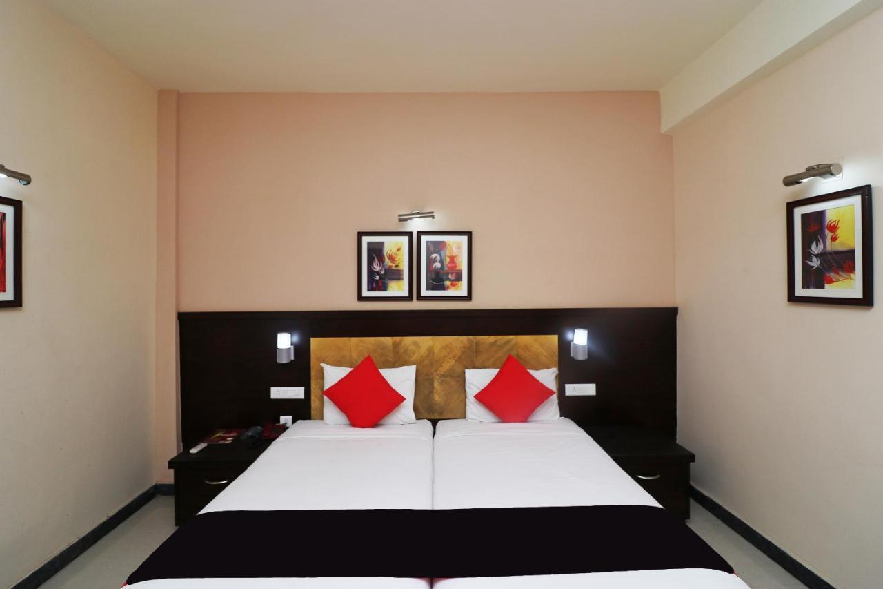 Capital O 40848 Hotel Mirabel Kupand Экстерьер фото