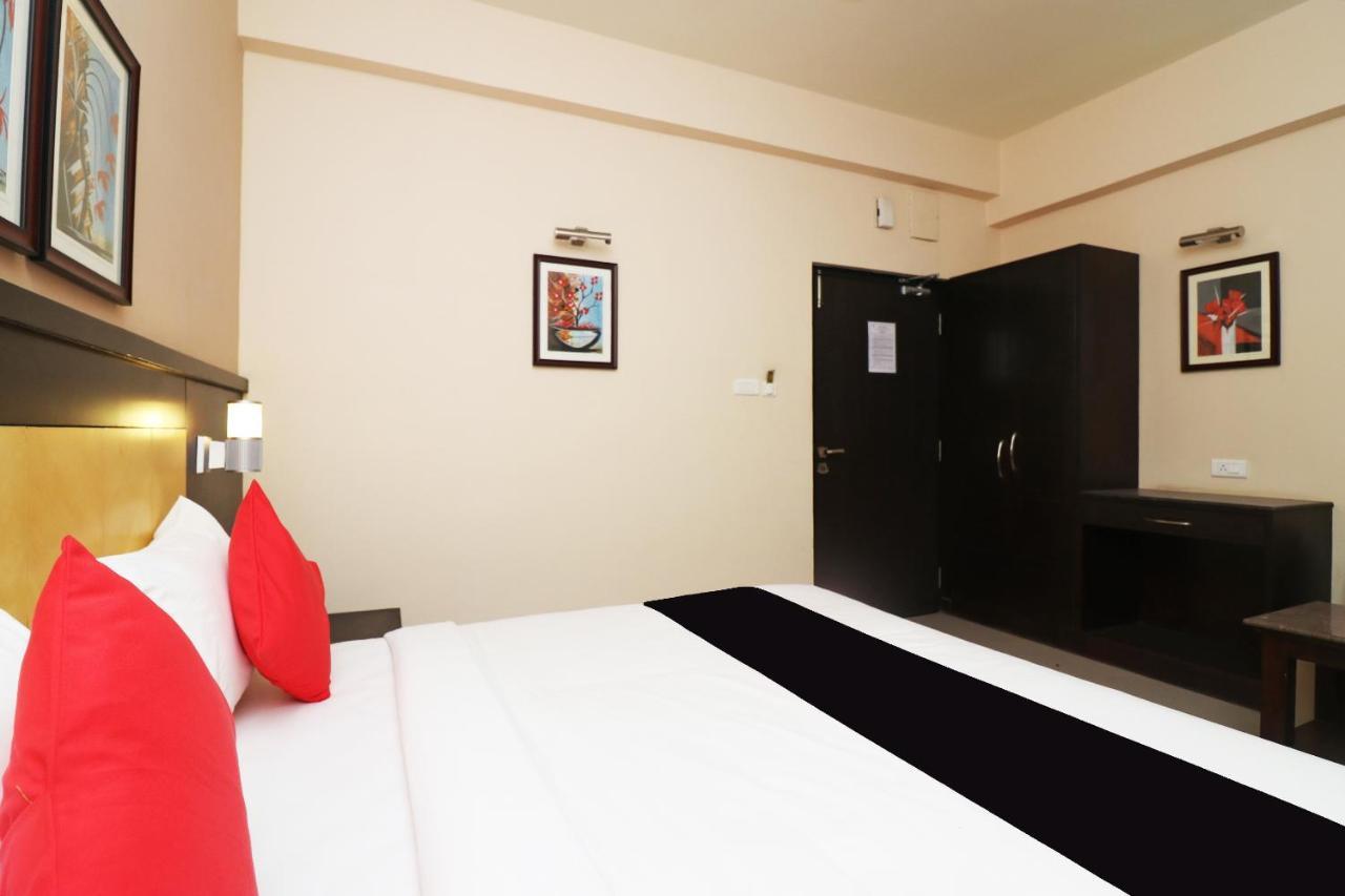 Capital O 40848 Hotel Mirabel Kupand Экстерьер фото