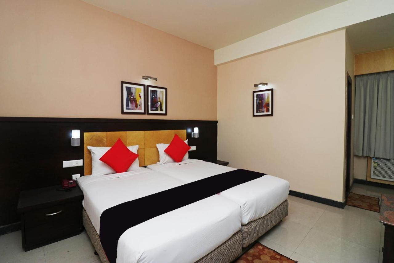 Capital O 40848 Hotel Mirabel Kupand Экстерьер фото