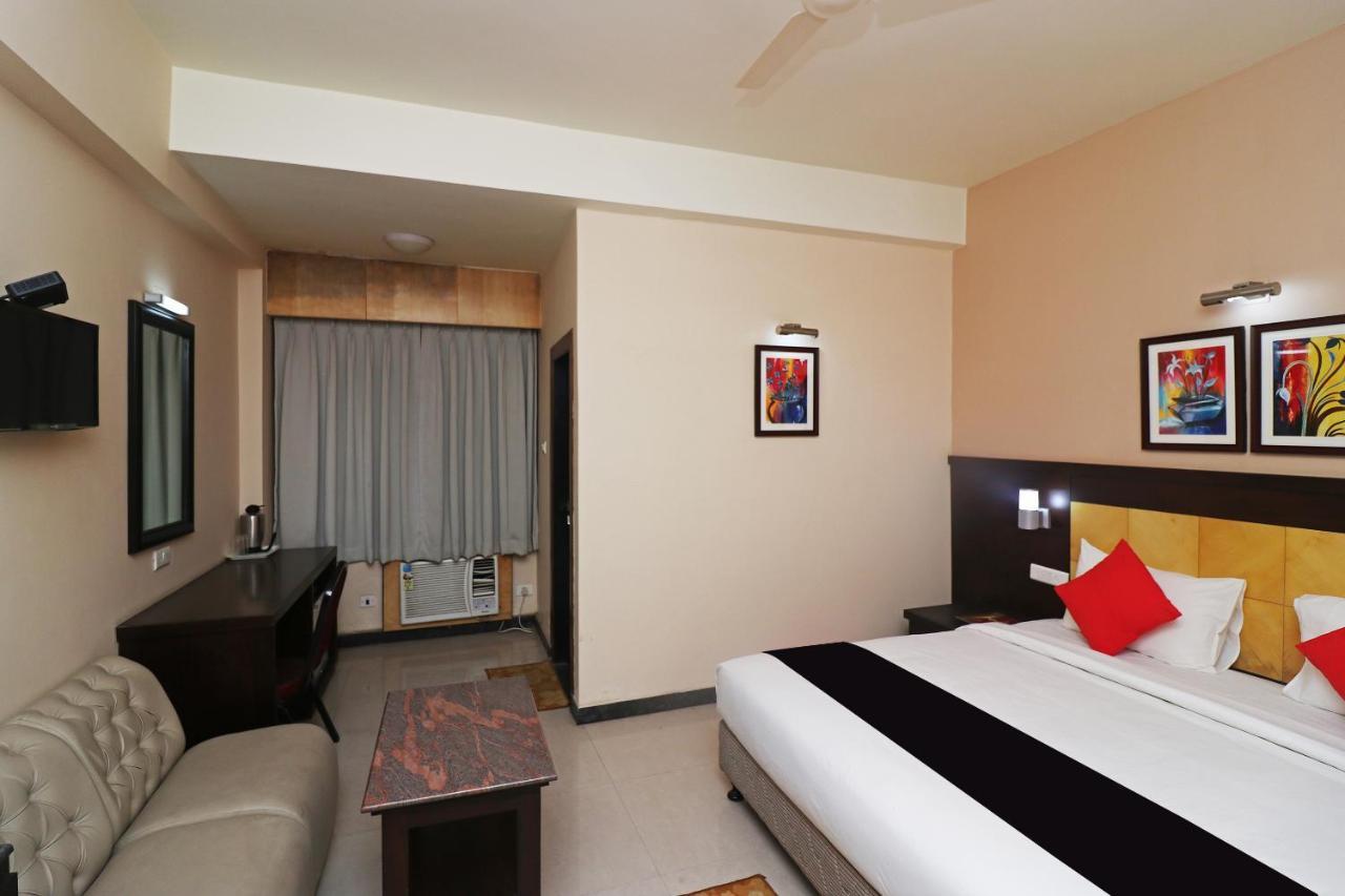 Capital O 40848 Hotel Mirabel Kupand Экстерьер фото