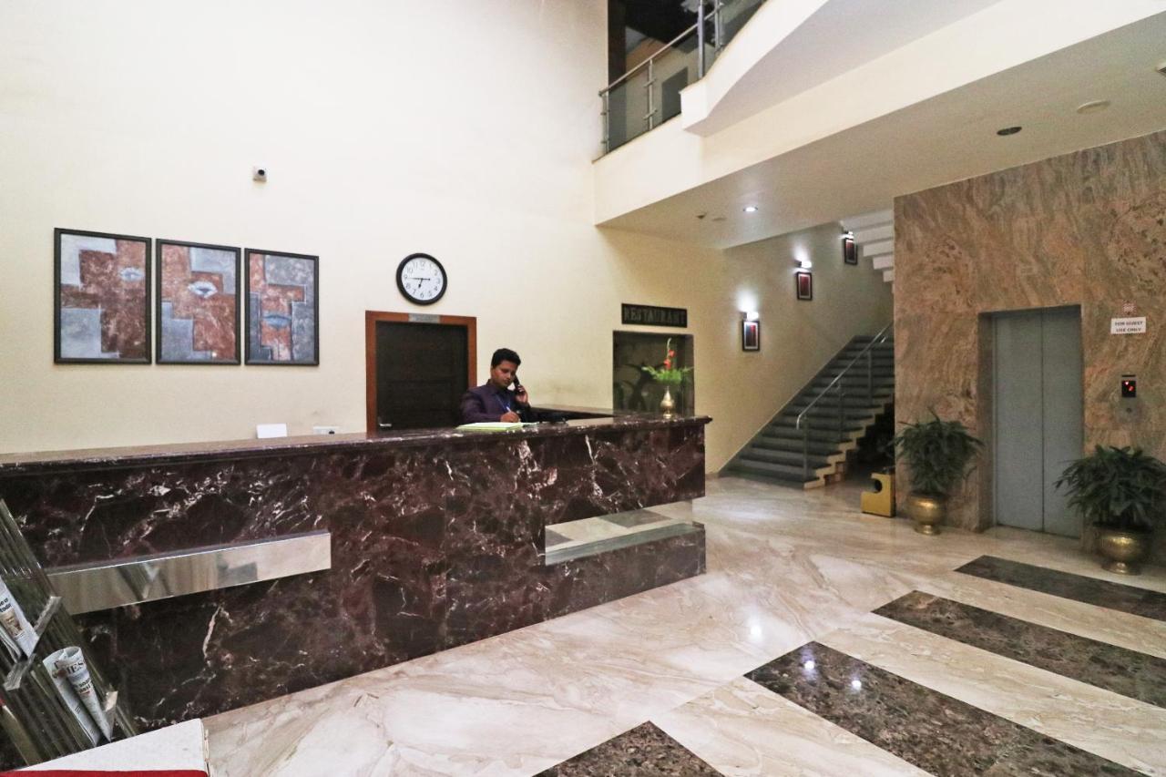 Capital O 40848 Hotel Mirabel Kupand Экстерьер фото